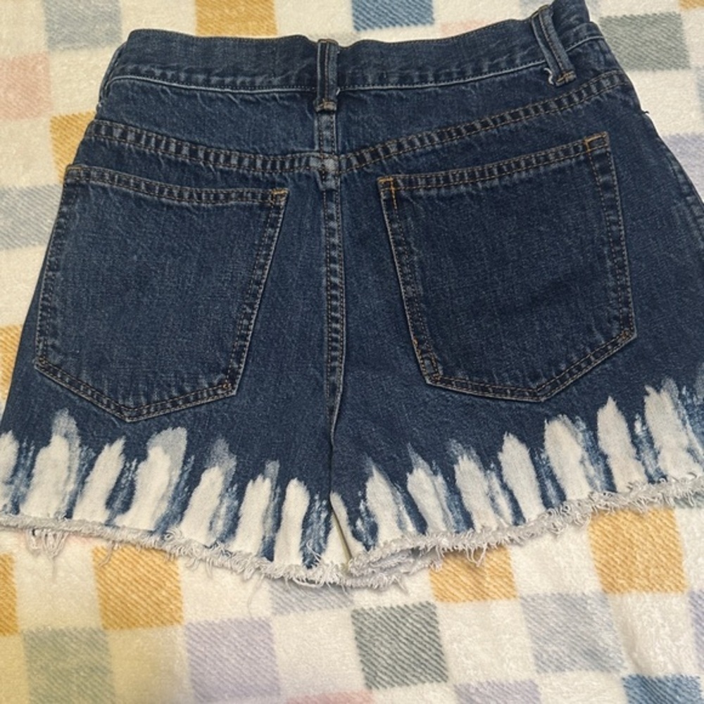 GAP women’s super high rise Dark Blue Jean Shorts with Frayed Hem size 27